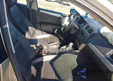 2013 Volkswagen Jetta 2.5L Se z USA, uszkodzony, nr VIN 3VWDP7AJ7DM243964